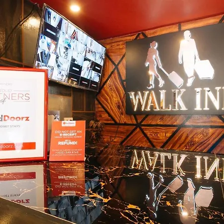 RedDoorz @ Walk Inn Hotel