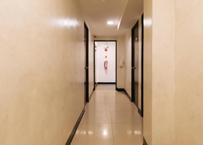 Hotel Reddoorz @ Walk