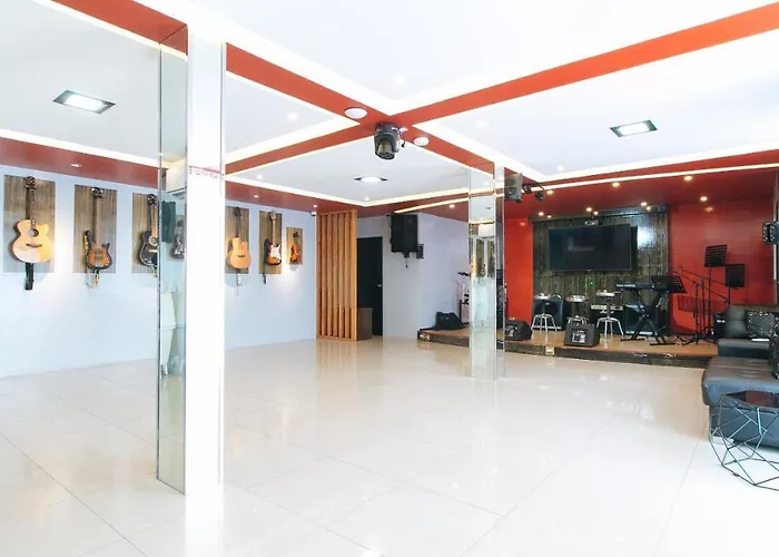 Hotel Reddoorz @ Walk 2*
