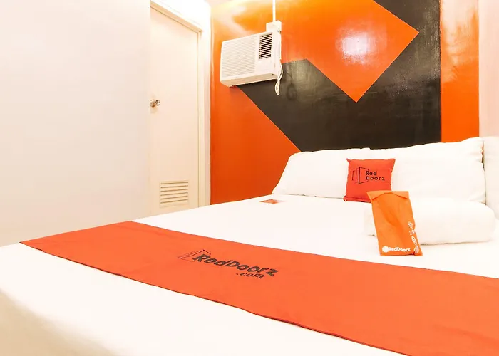 Hotel Reddoorz @ Walk 2*